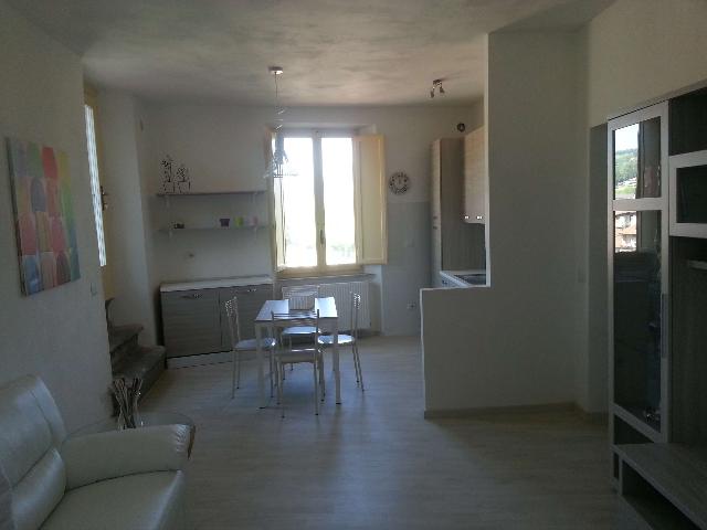 4-room flat in Piazza Umberto, Castelnuovo di Garfagnana - Photo 1