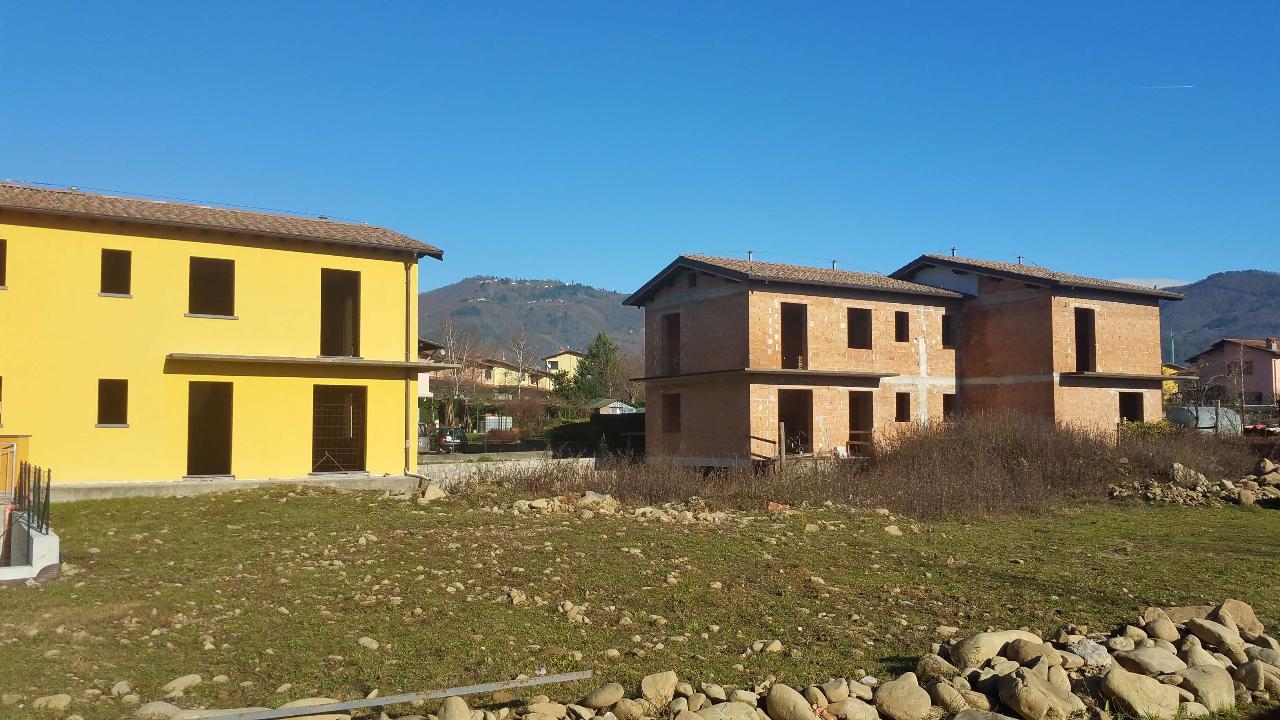 Villa bifamiliare in vendita a Pieve Fosciana