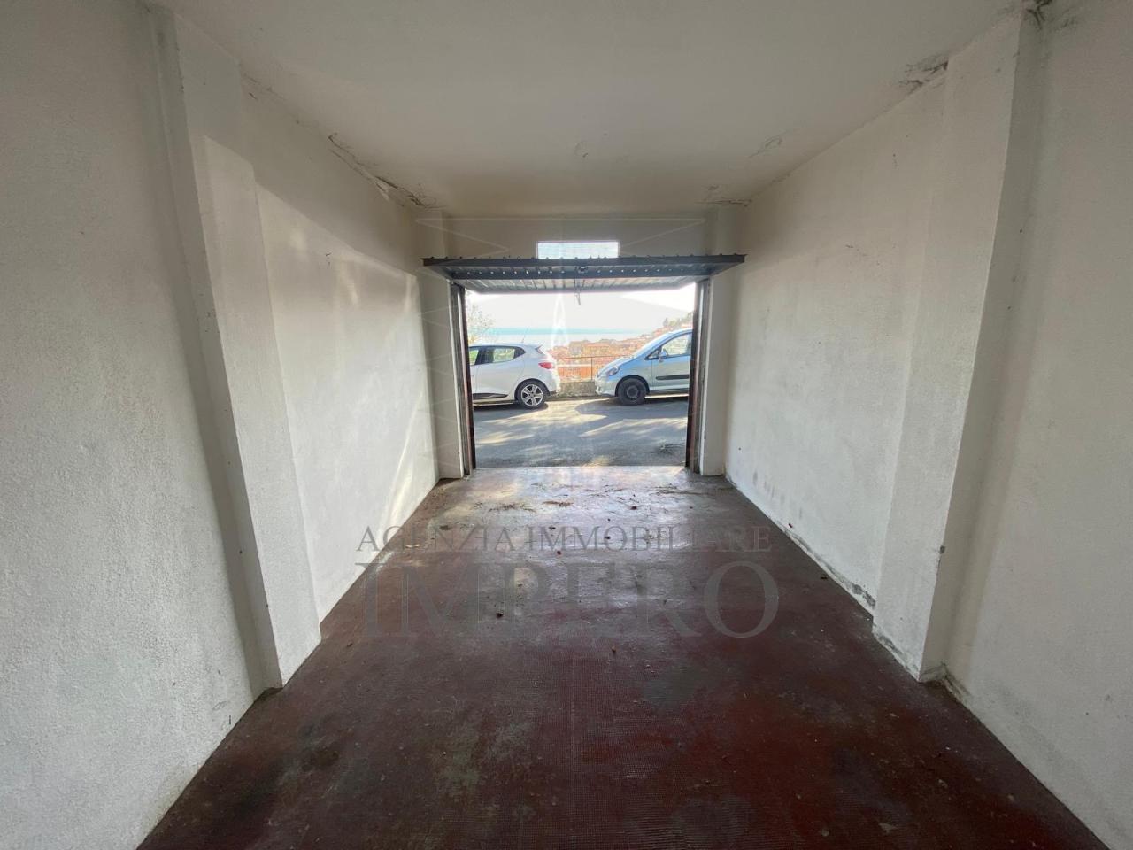 Parcheggio chiuso in Via delle Gerbere 3b, Ventimiglia, {3} - Foto 2