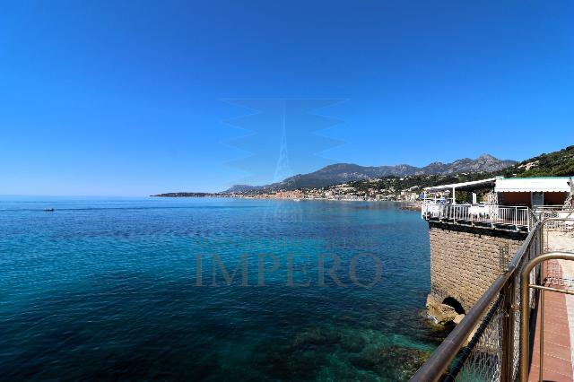 Trilocale in Piazzale Alcide De Gasperi 1, Ventimiglia - Foto 1