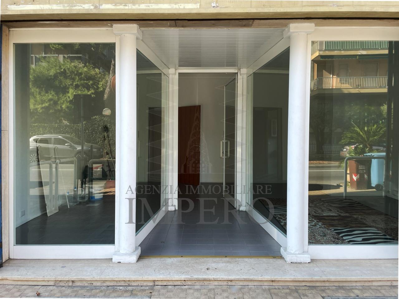 Articoli regalo in Via Vittorio Emanuele II 93, Bordighera, {3} - Foto 1