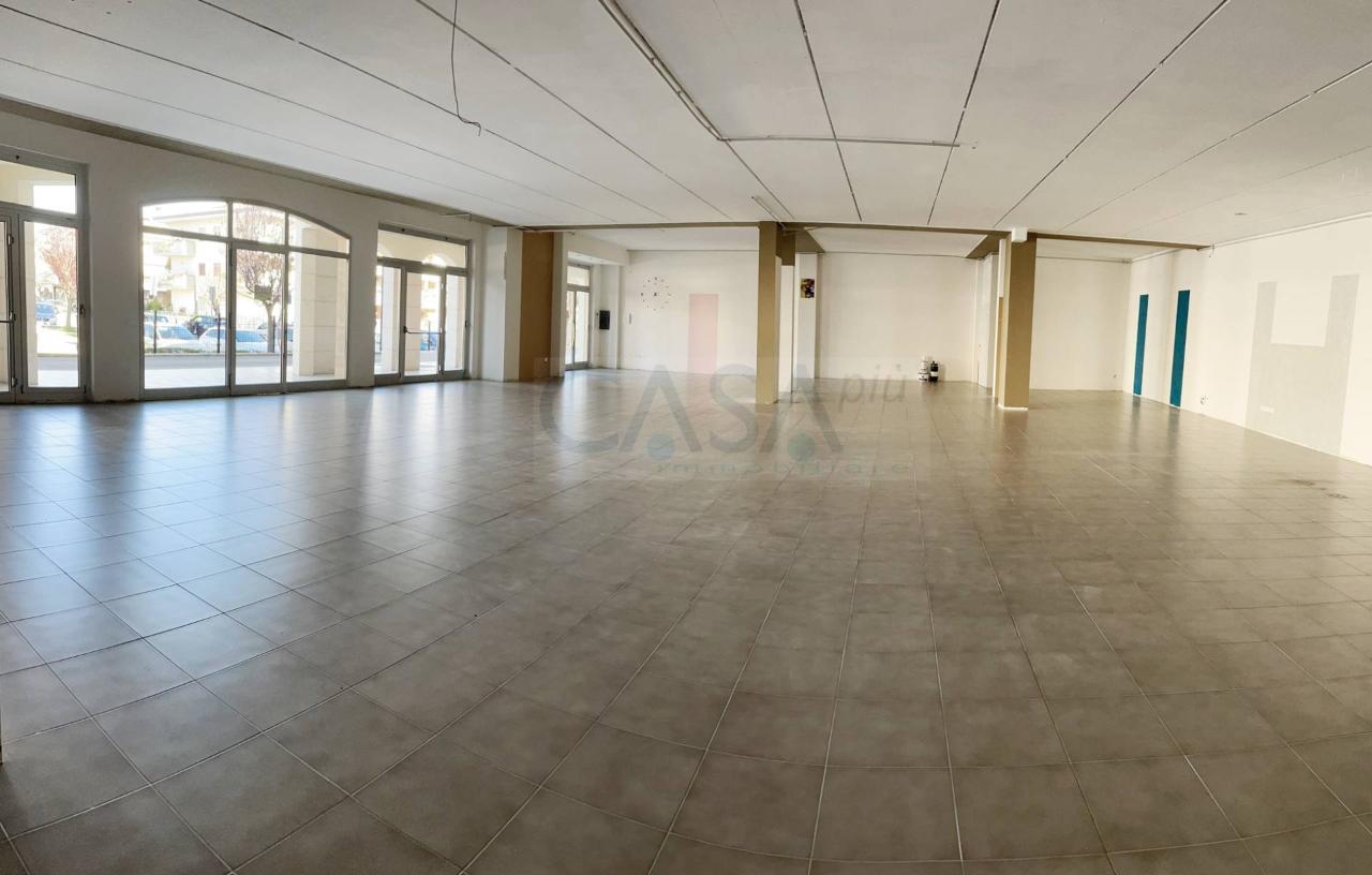 Negozio in Via Accesso Stazione, Spinetoli, {3} - Foto 2