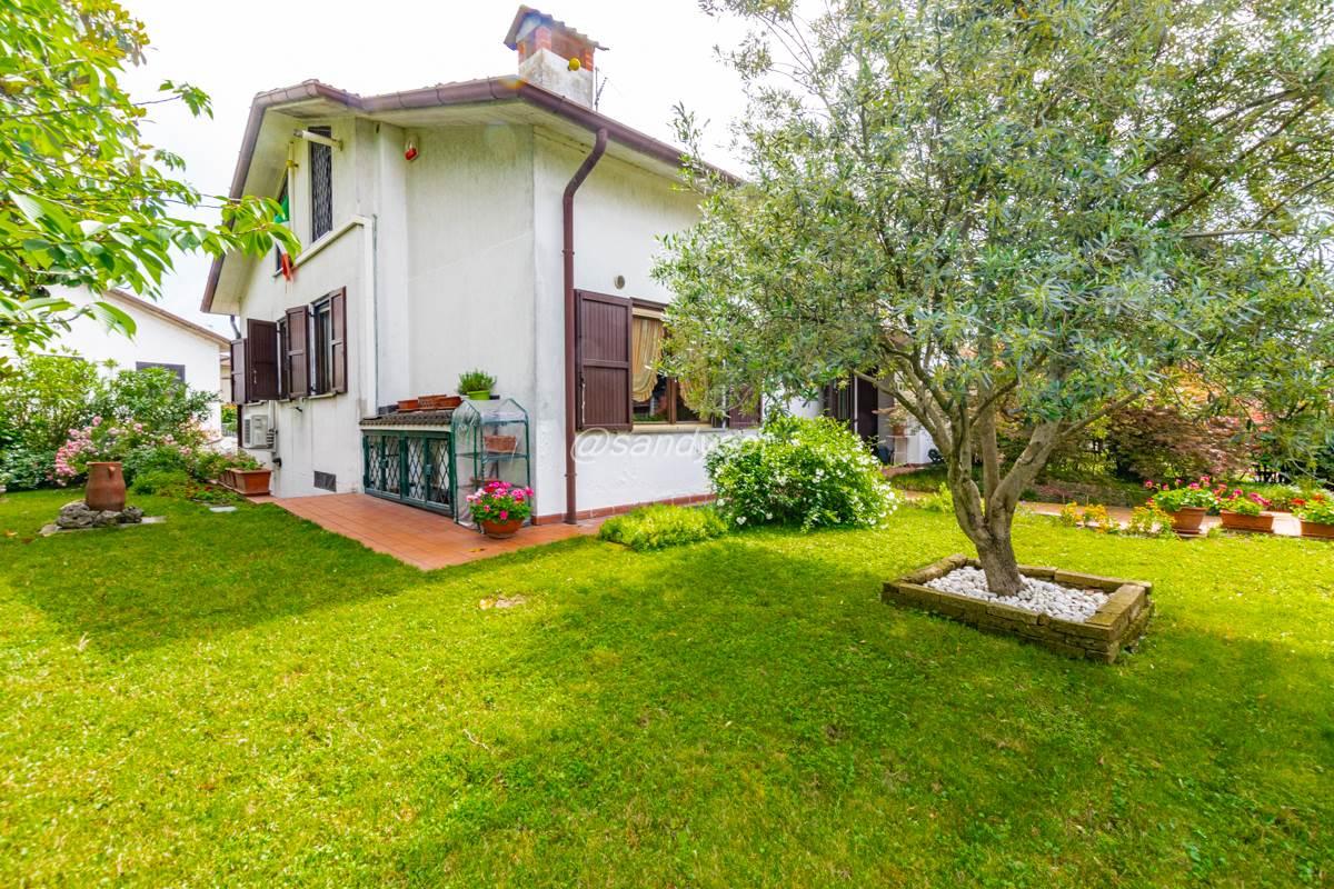 Villa bifamiliare in vendita a Casalpusterlengo