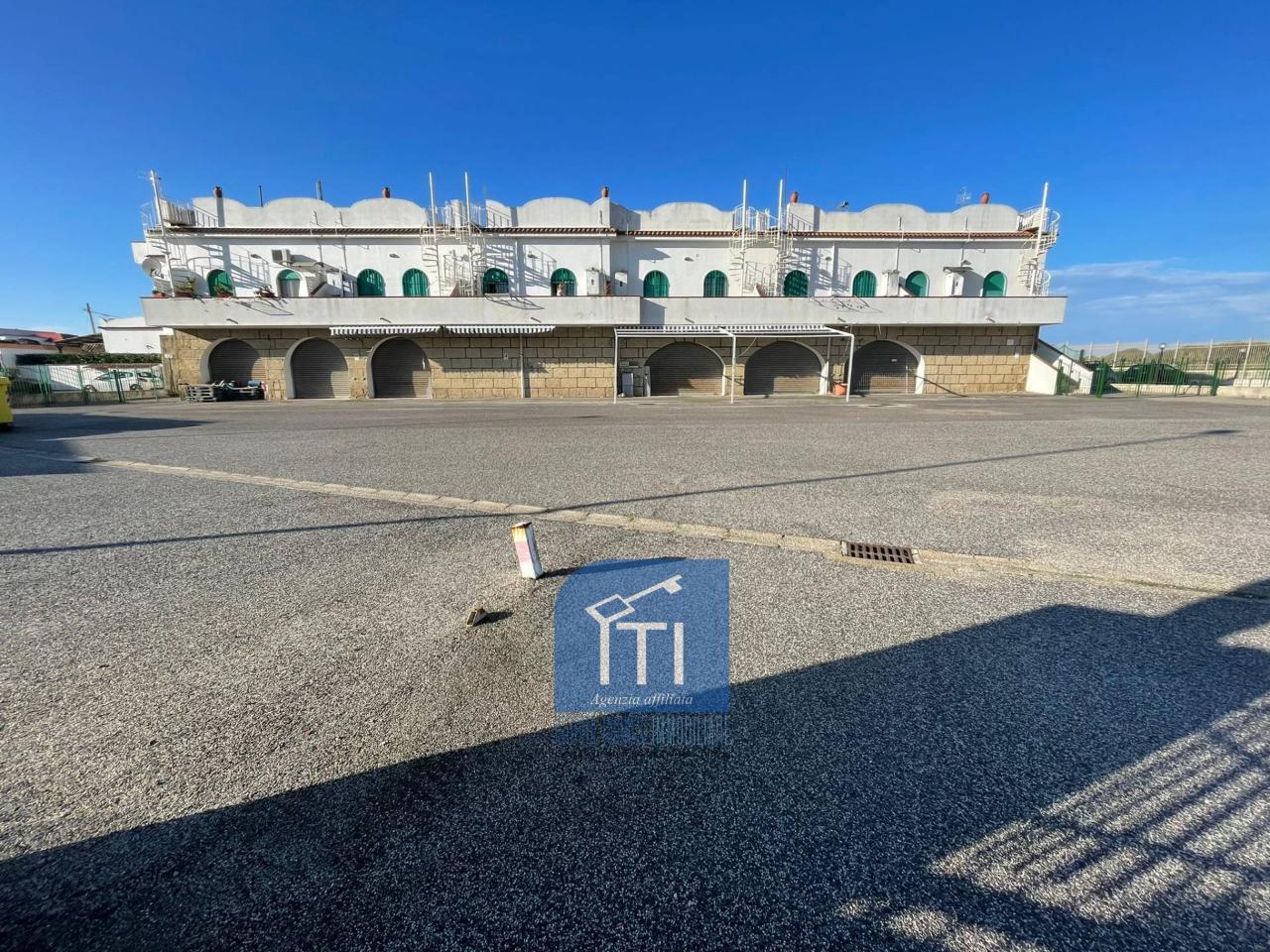 Negozio in Via Domitiana, Castel Volturno - Foto 1
