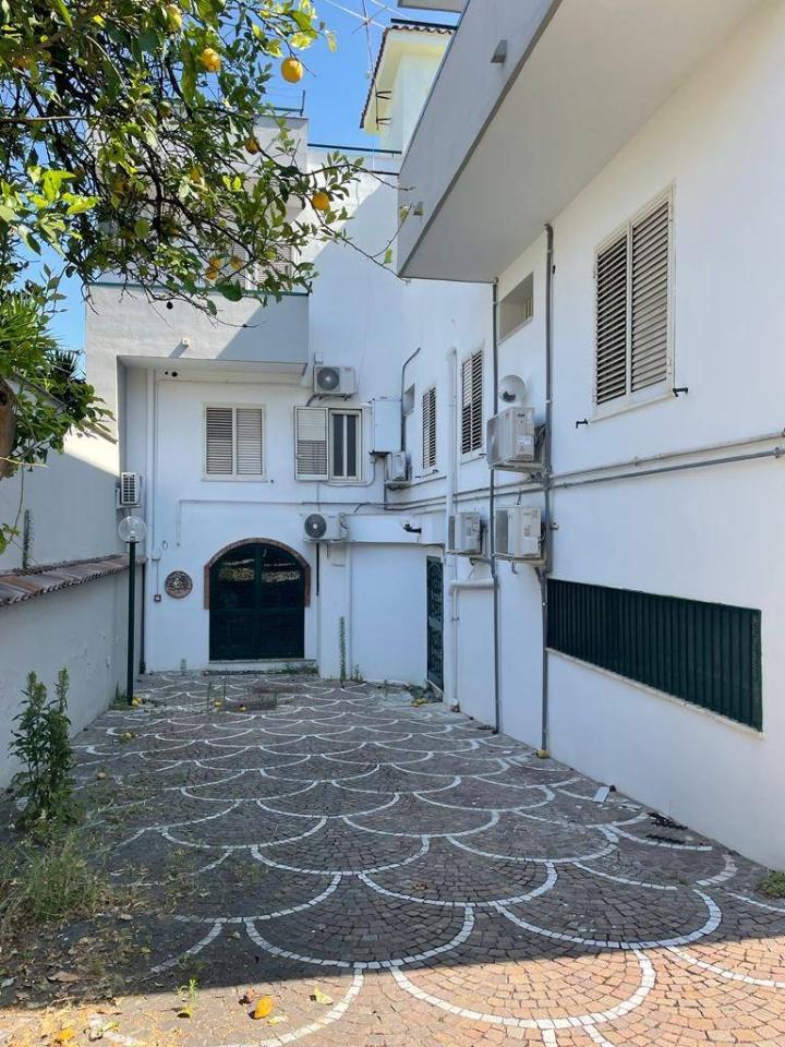 Palazzina commerciale in Corso Italia, Mugnano Di Napoli, {3} - Foto 1