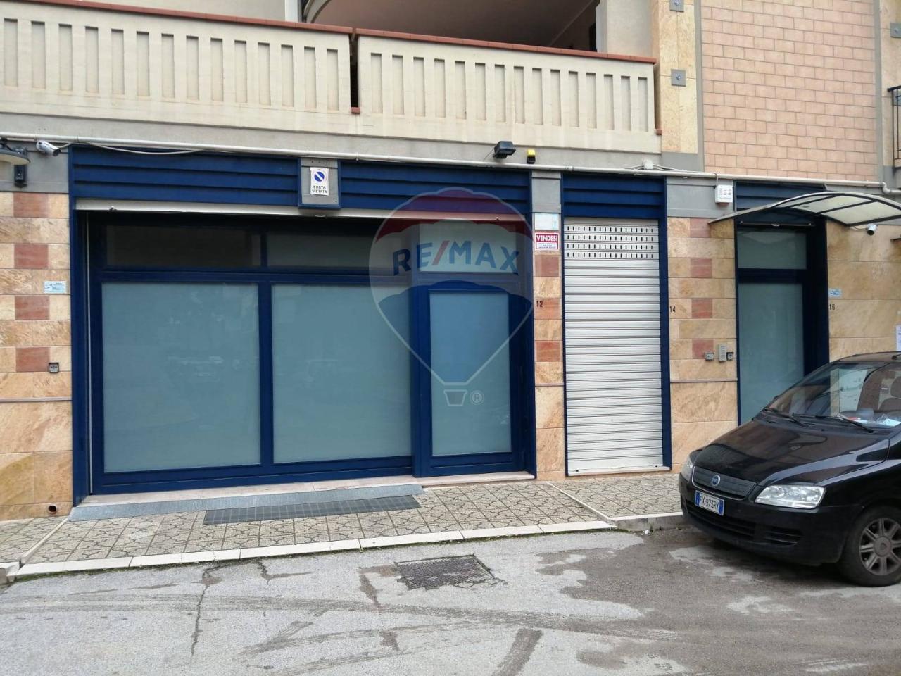 Negozio in Via Domenico Modugno 12/14/16, Andria - Foto 1