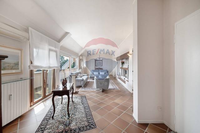 Penthouse in Via Marconi 5, Cormano - Photo 1