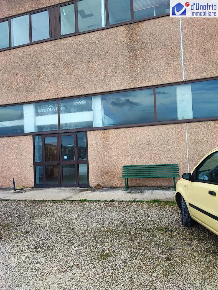 Locale commerciale in , Vinchiaturo, {3} - Foto 1