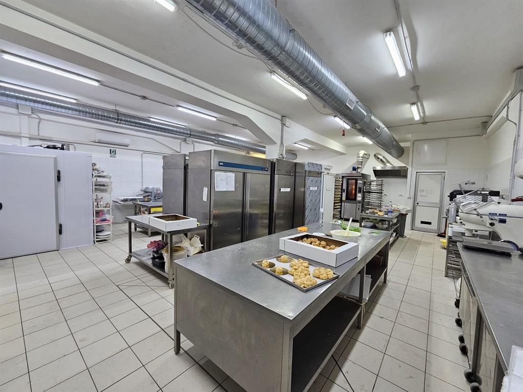 Locale commerciale in Via Acerenza, Roma, {3} - Foto 1