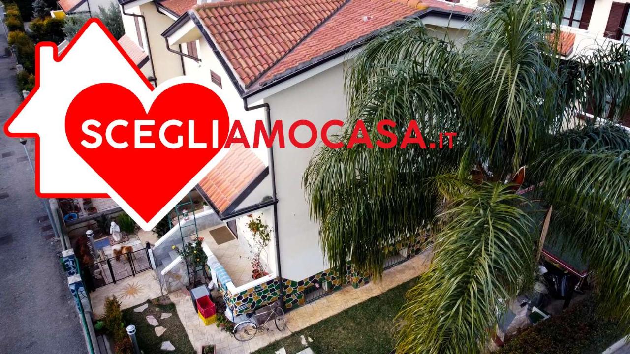 Villa bifamiliare in vendita a Simeri Crichi