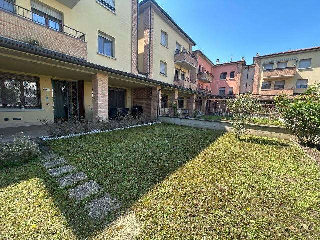 2-room flat in Via Ugo Foscolo, Brescello - Photo 1