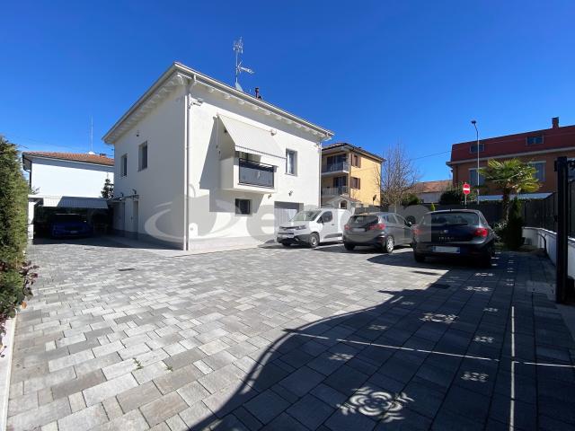 Mansion in Via Solimei  42, Castelfranco Emilia - Photo 1