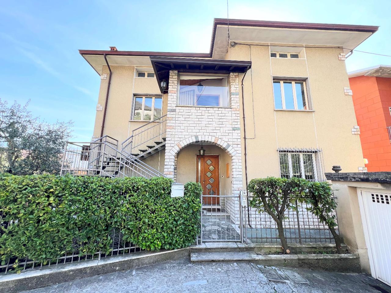 Villa unifamiliare in vendita a Costa Volpino