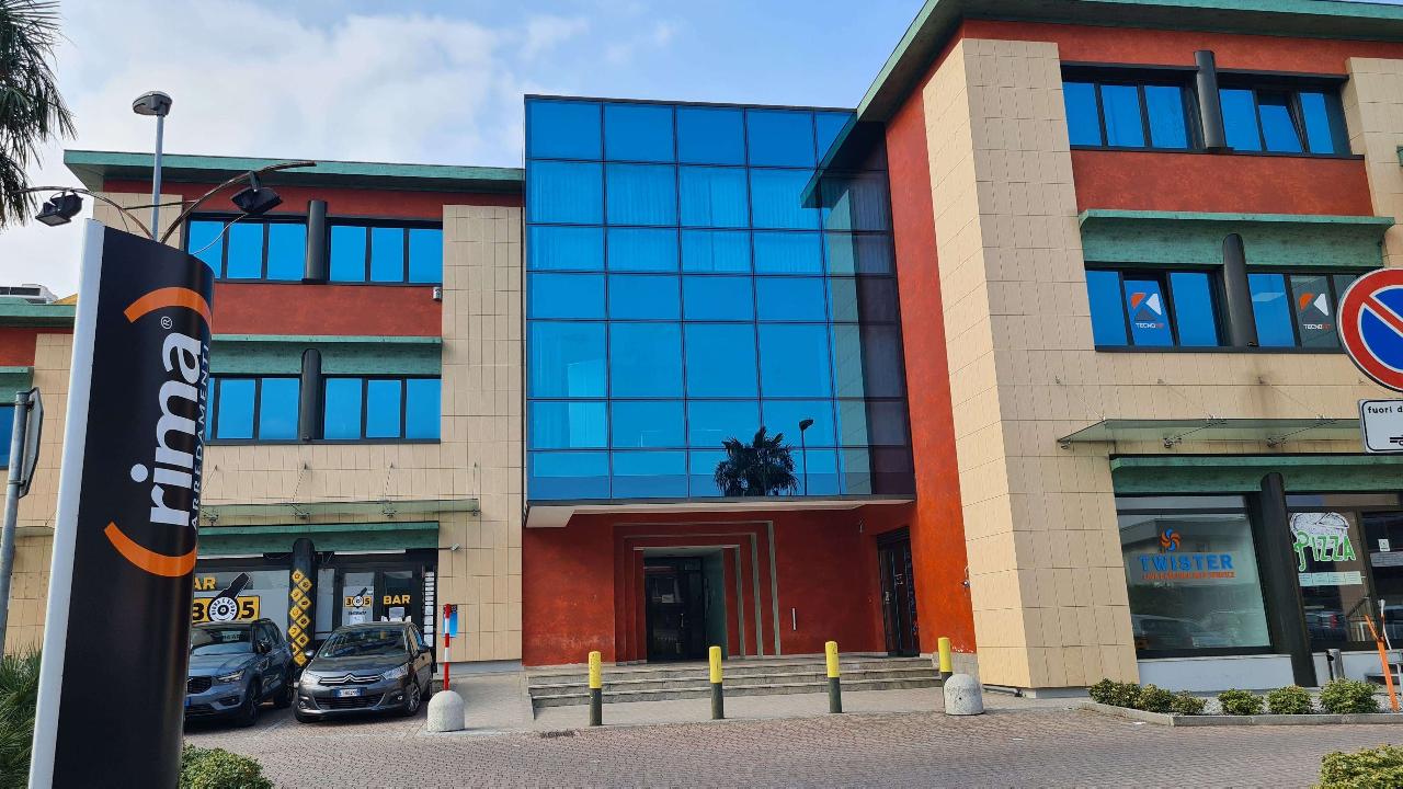 Ufficio in Via C. Battisti 88, Costa Volpino, {3} - Foto 1