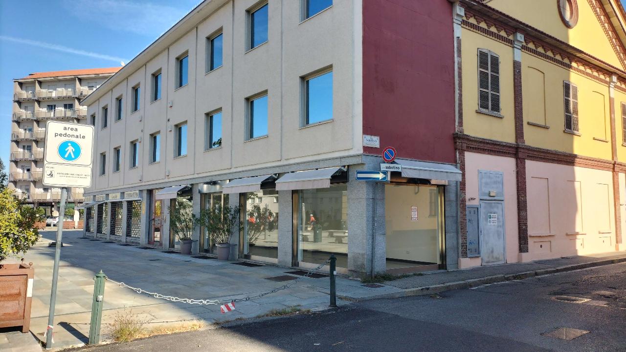 Negozio in Viale Buridani 1/B, Venaria Reale, {3} - Foto 1
