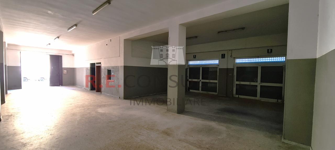Palazzina commerciale in Viale Europa 33, Martina Franca, {3} - Foto 1