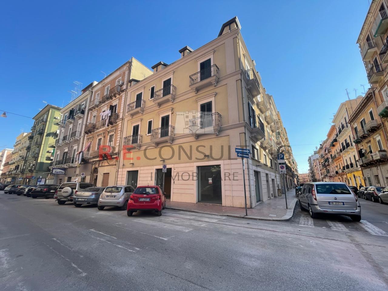 Negozio in Via Mazzini 114, Taranto, {3} - Foto 2