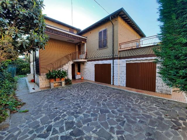 Single-family villa in Crocetta, Modena - Photo 1