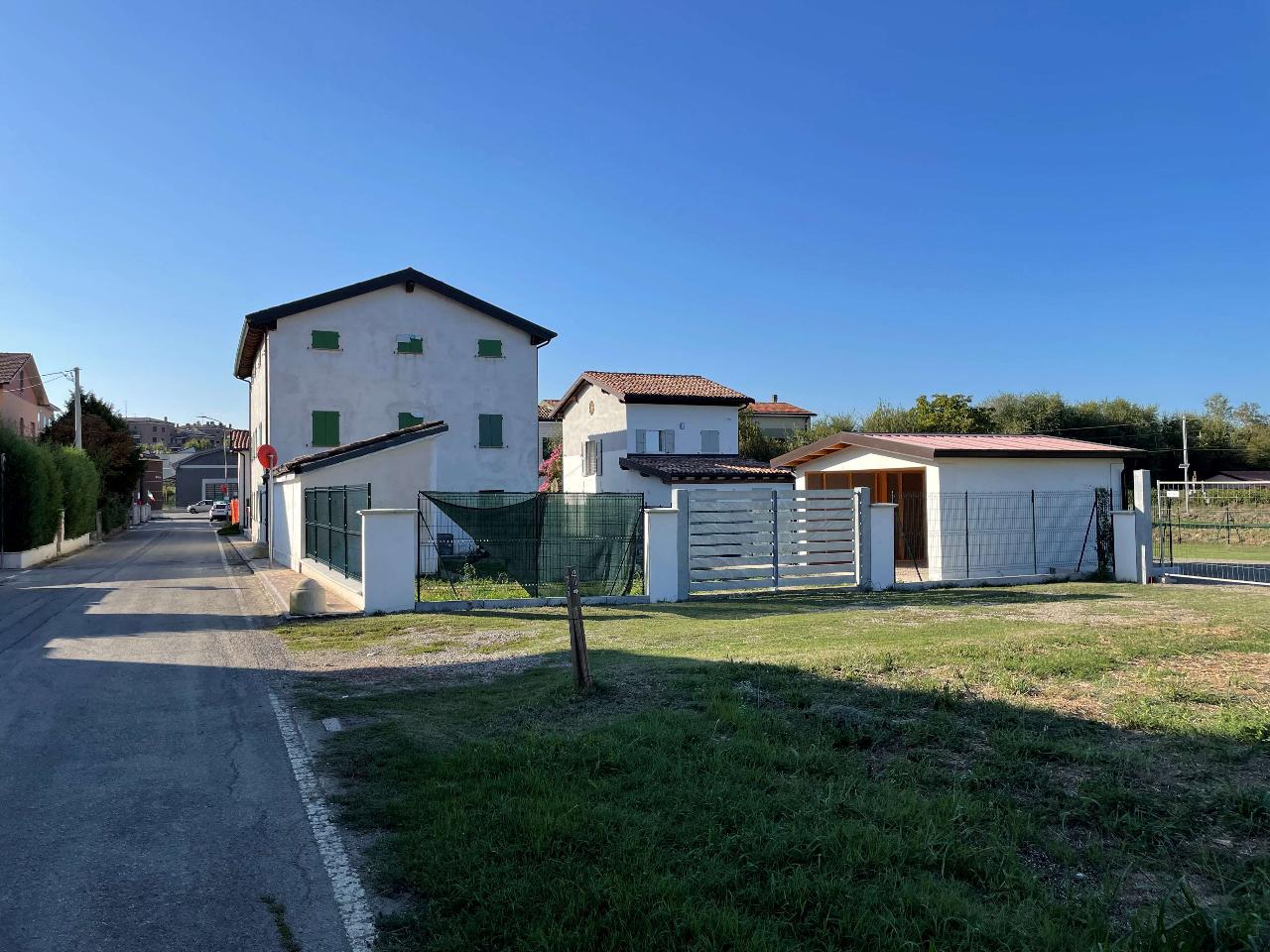 Porzione di villa in vendita a Modena