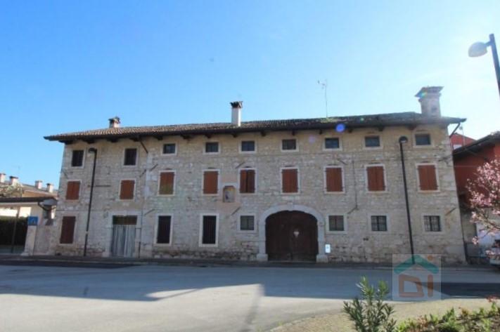 Casa colonica in vendita a Chiopris Viscone