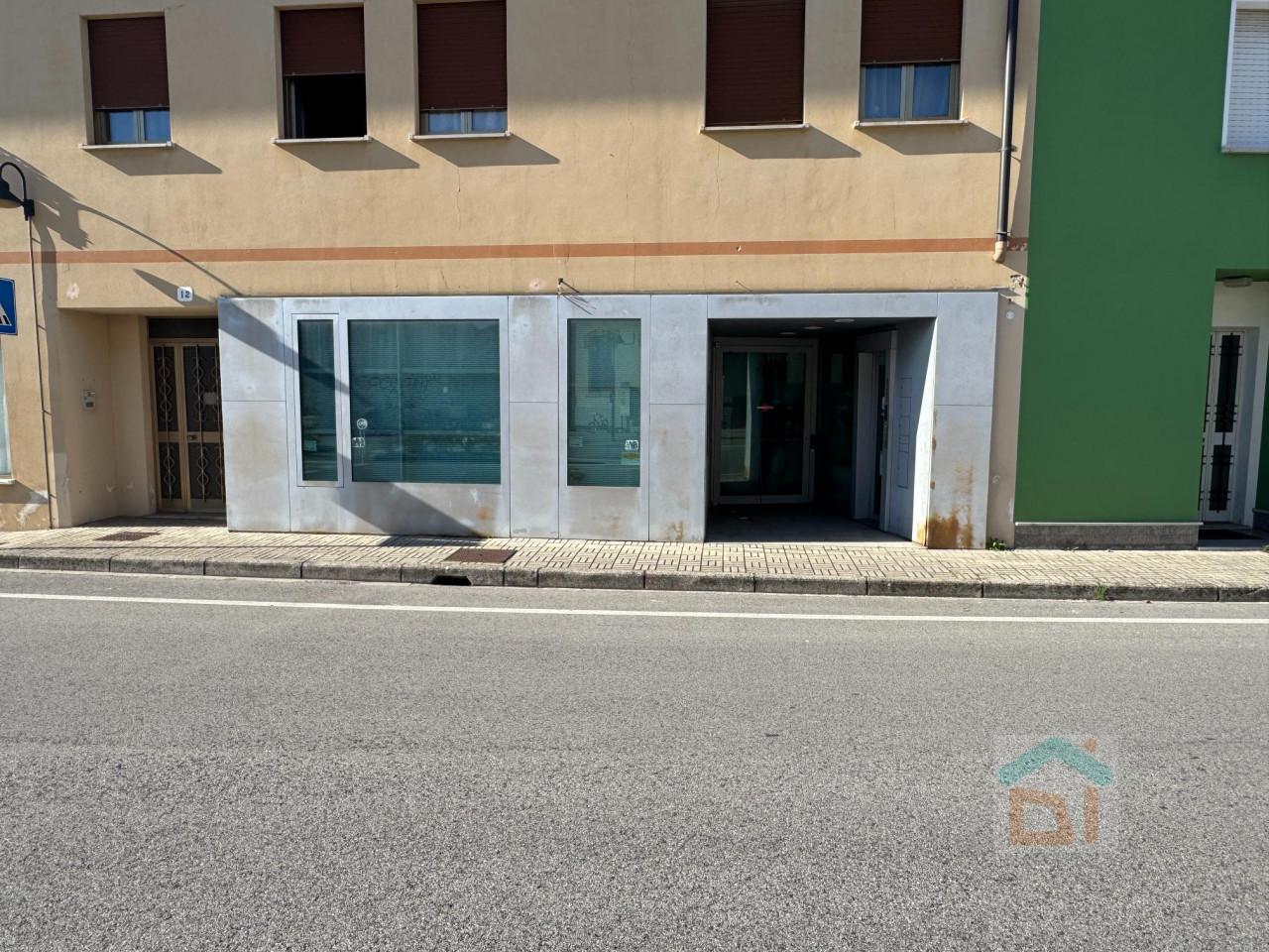 Esercizio commerciale in Piazza Unione 3, Palmanova, {3} - Foto 1