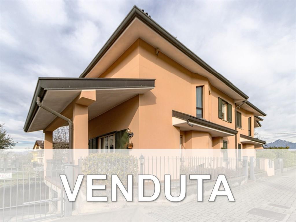 Villa bifamiliare in vendita a Dolzago