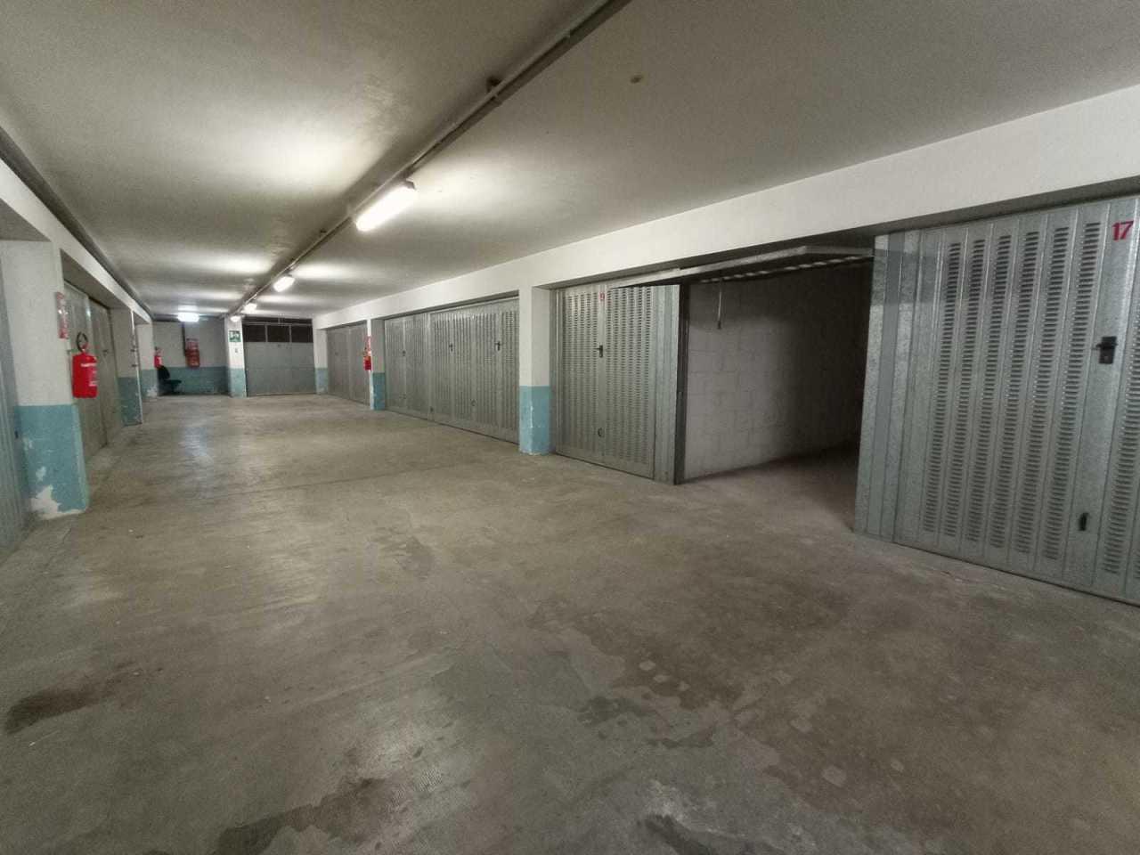Parcheggio chiuso in Via Gozzano 7, Ciriè - Foto 1