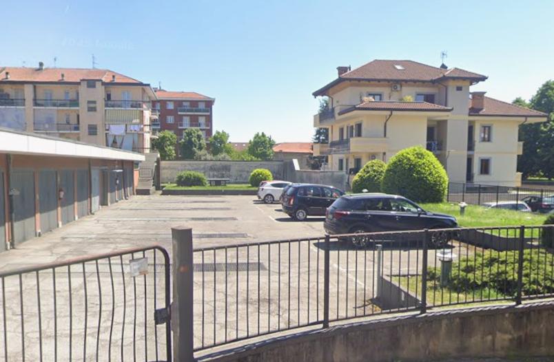 Parcheggio chiuso in Via Dott. l. Rossetti 11, Cirie', {3} - Foto 1
