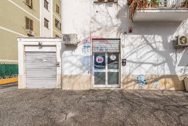 Geschäft in Via dei Glicini 59, Roma - Foto 1