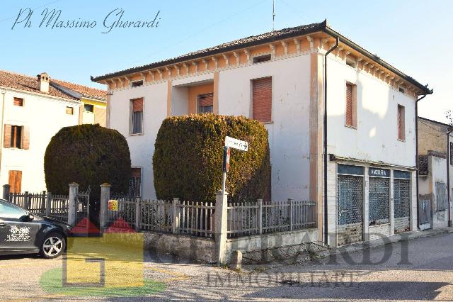 Mansion in Piazza della Chiesa 1, Argenta - Photo 1