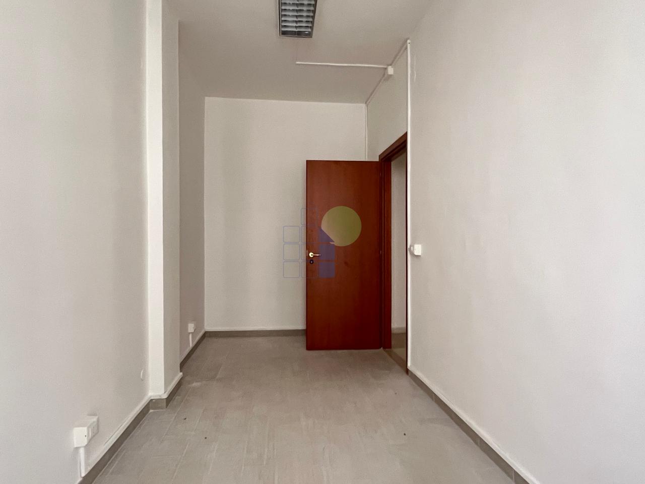 Ufficio in Via Monte Grappa 15, Livorno, {3} - Foto 1