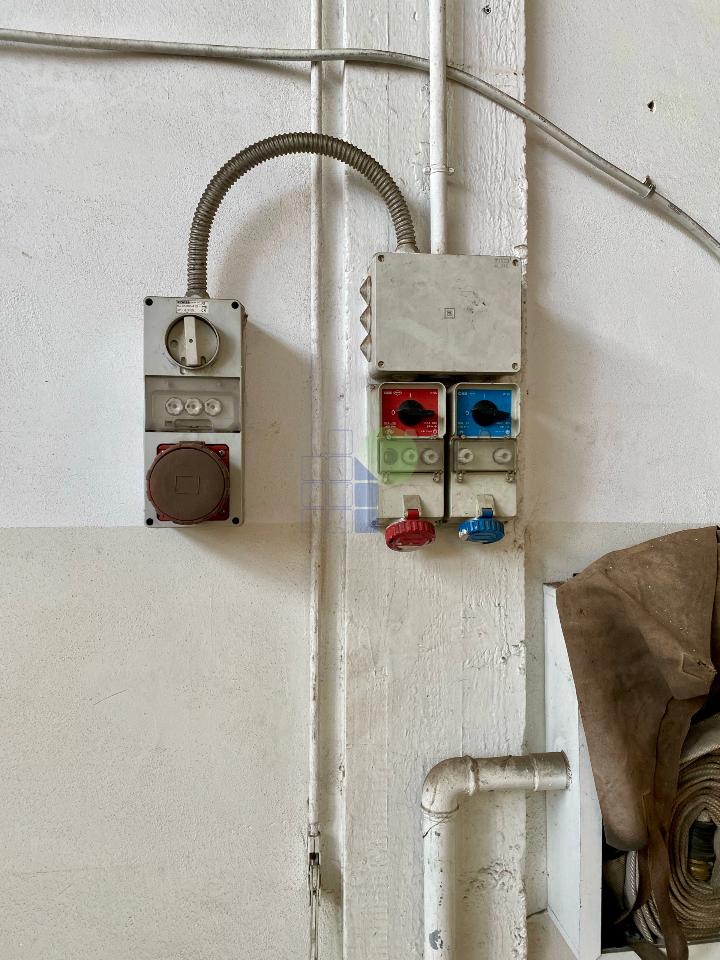 Capannone in Via Aurelio Nicolodi  45, Livorno, {3} - Foto 2