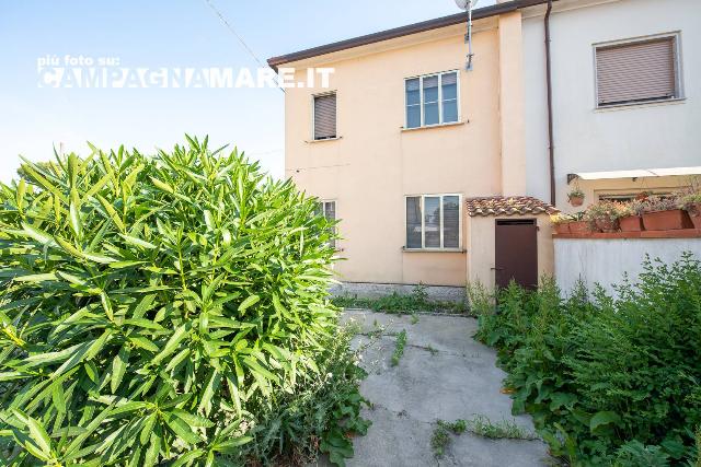 Terraced house in Via Cristoforo Colombo 12, Lagosanto - Photo 1