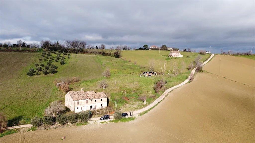 Villa in vendita a Terre Roveresche