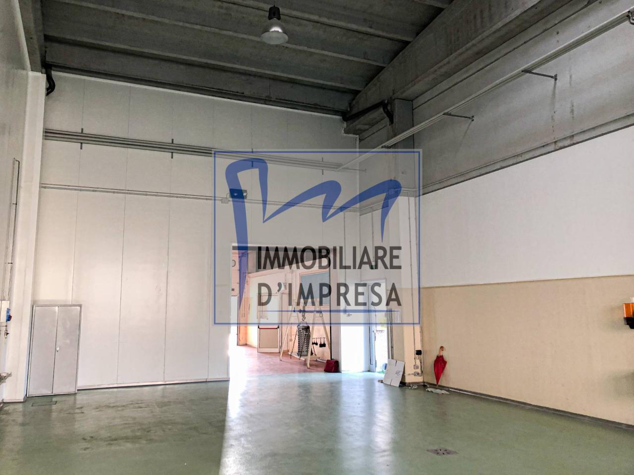 Capannone in Via Cremonese, Parma, {3} - Foto 1