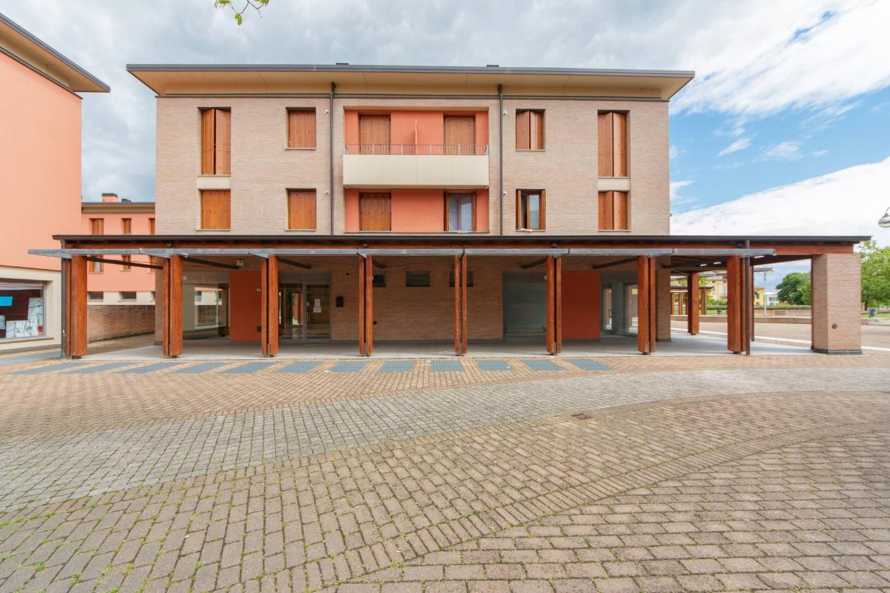 Negozio in Piazza nello Mezzi, Langhirano, {3} - Foto 2