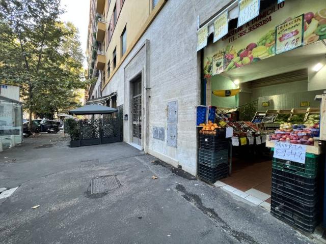 Shop in {3}, Viale Angelico - Photo 1