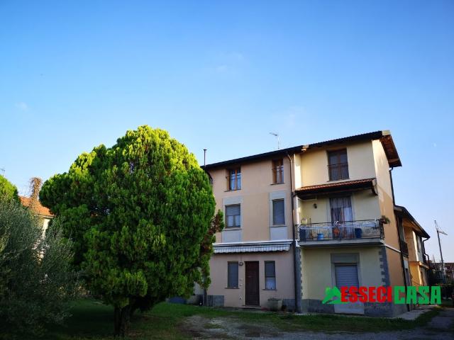 2-room flat in Via Albignano, Casirate d'Adda - Photo 1