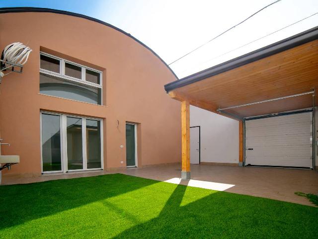 Villa a schiera in Strada San Giovanni 10, Mirandola - Foto 1