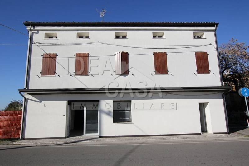 Palazzina commerciale in Via Carlo Fila 14, Mirandola, {3} - Foto 1