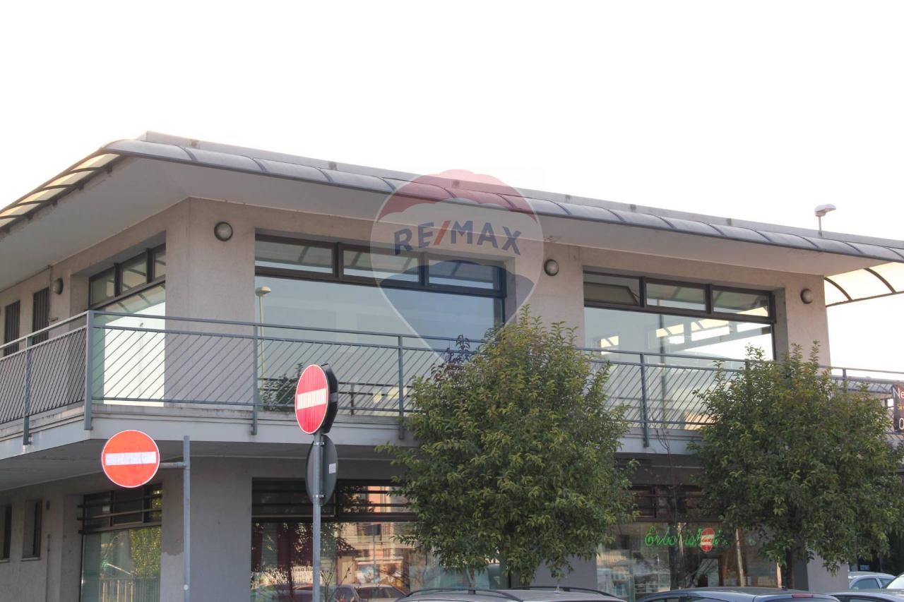 Negozio in Via Rodari 14, Trezzano Rosa, {3} - Foto 1