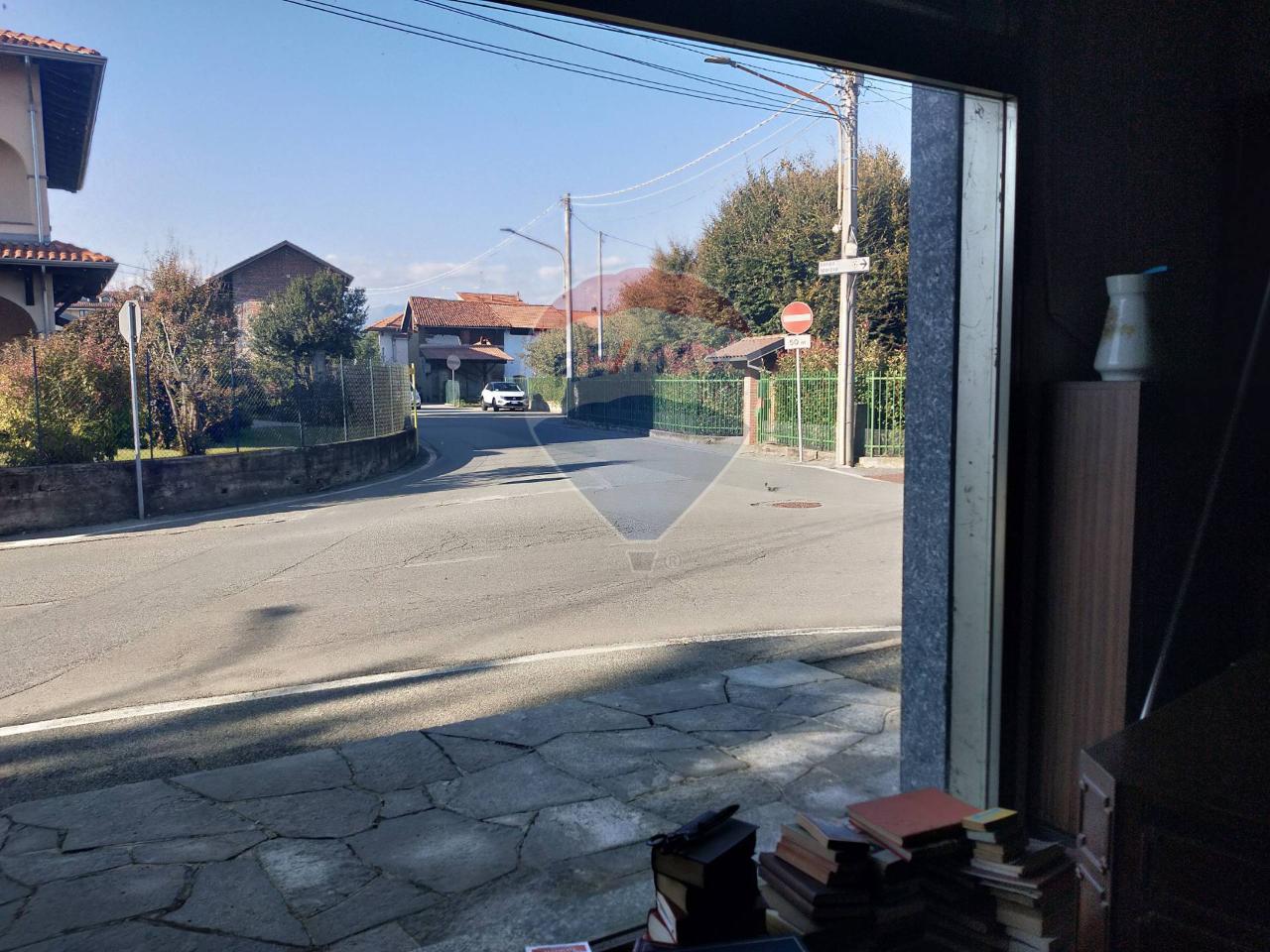 Negozio in Via IV Novembre 11 - 9, Benna, {3} - Foto 2