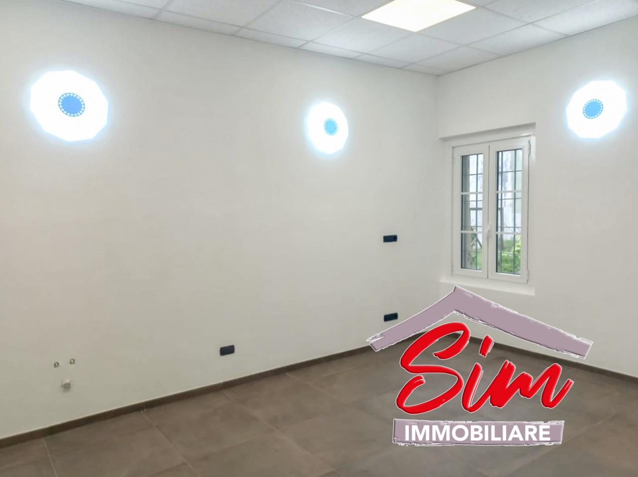 Negozio in Via Valsesia Sn, Novara - Foto 1