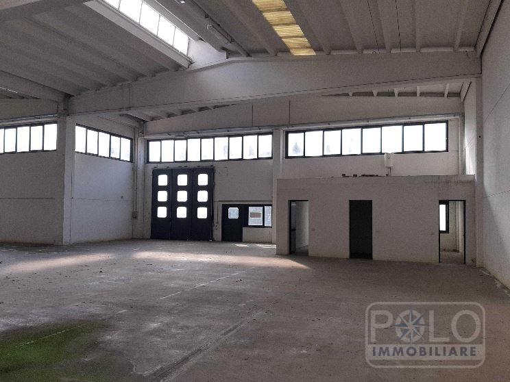 Capannone in Via Saragat, Mantova, {3} - Foto 2