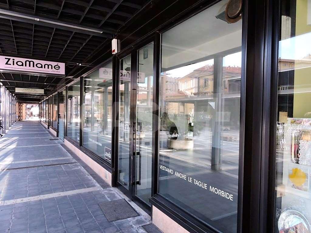 Negozio in Piazza XX Settembre, Varese, {3} - Foto 1