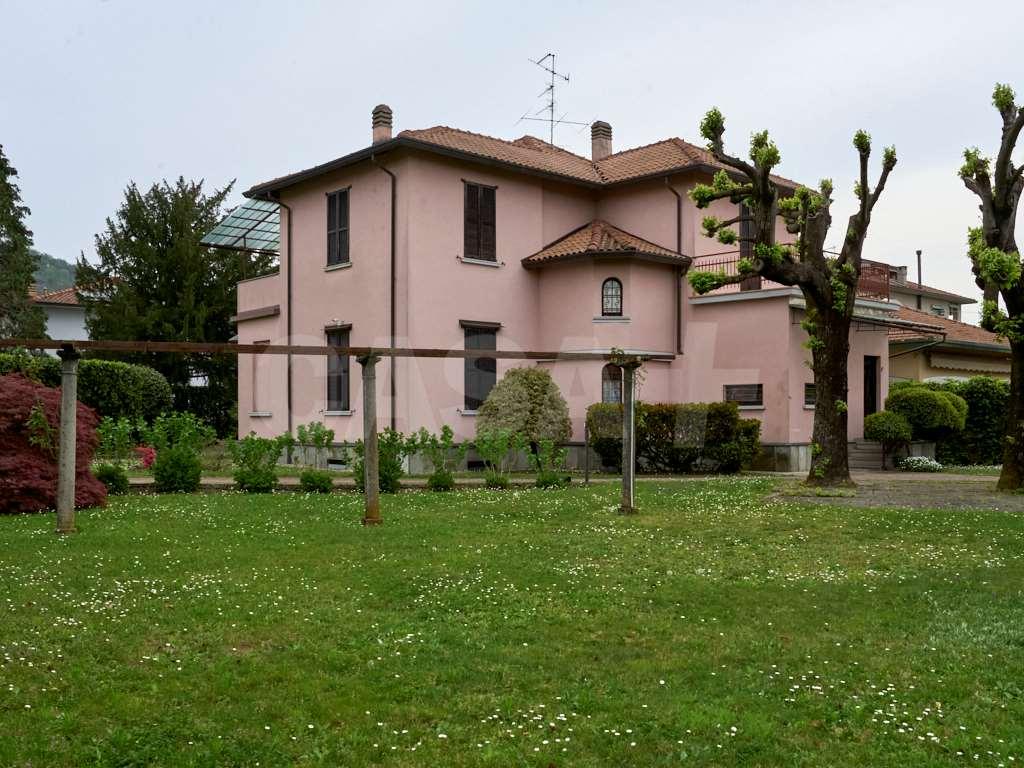 Villa unifamiliare in vendita a Gavirate