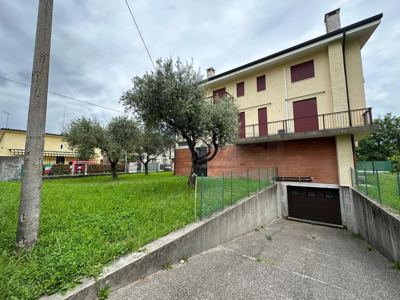 Palazzina commerciale in , Bassano Del Grappa, {3} - Foto 2