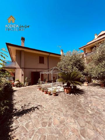 Mansion in {3}, Via Vecchia di Grottaferrata - Photo 1