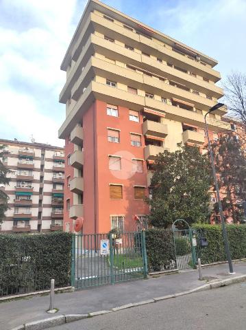 Garage or car box in Via del Pettirosso 12, Milano - Photo 1