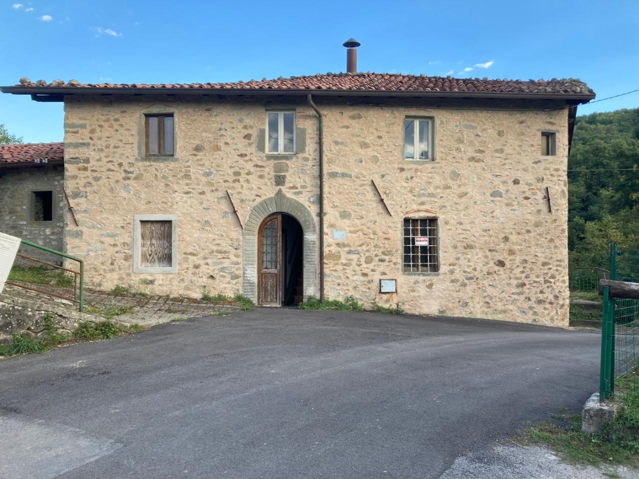 Palazzina commerciale in vendita a Castelnuovo Di Garfagnana